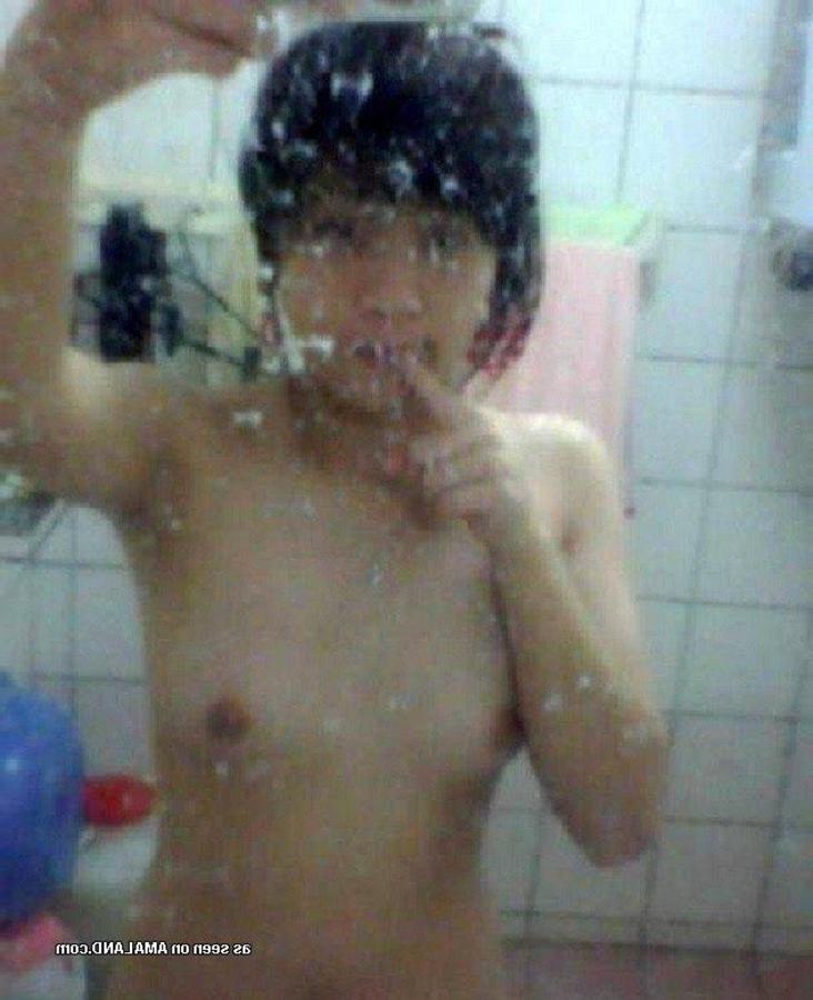 12P Compilation of amateur naughty babes posing sexy on cam