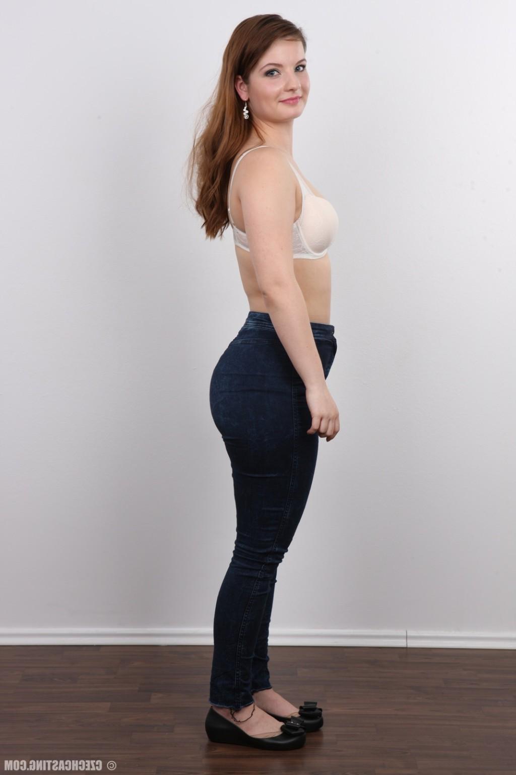 17P Sexy brunette with large ass