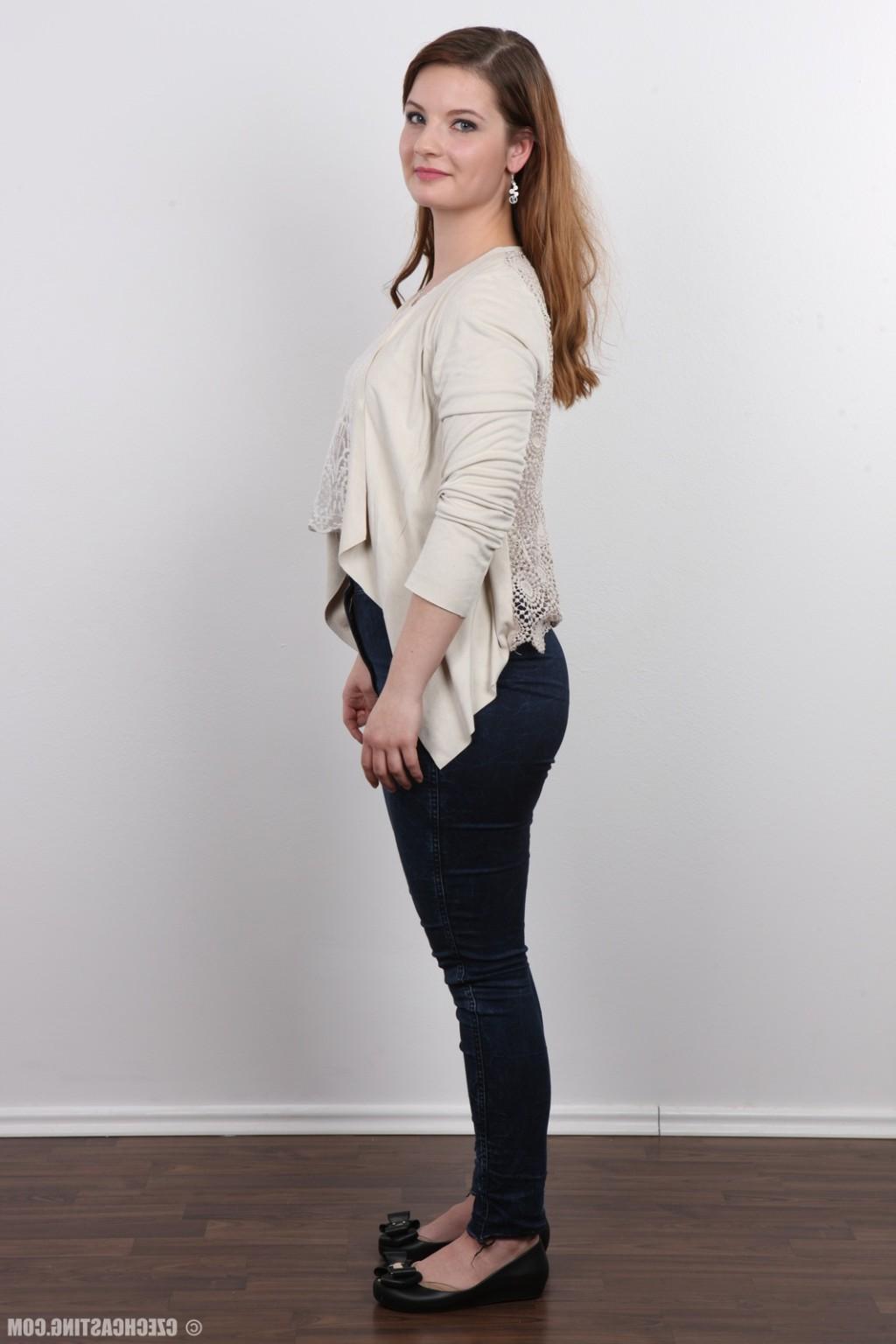 17P Sexy brunette with large ass
