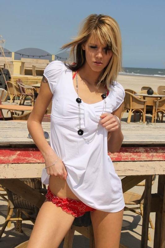 15P Skinny blue eyed amateur Sindy Vega