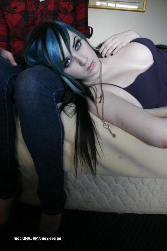 12P Sexy busty amateur inked punk rocker chick