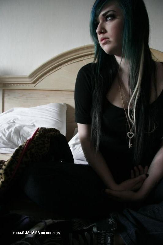 12P Sexy busty amateur inked punk rocker chick