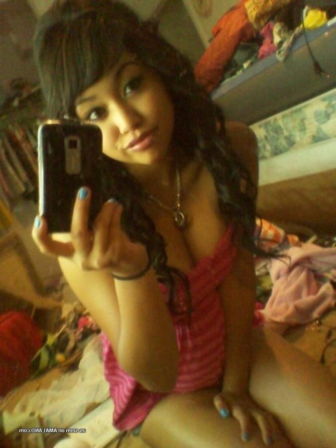 12P Nice compilation of sexy amateur chicks camwhoring