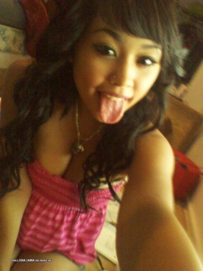 12P Nice compilation of sexy amateur chicks camwhoring