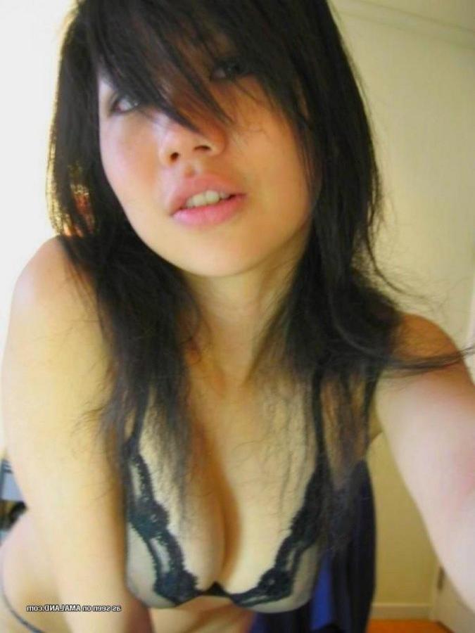 12P Nice compilation of an amateur cutie posing naked