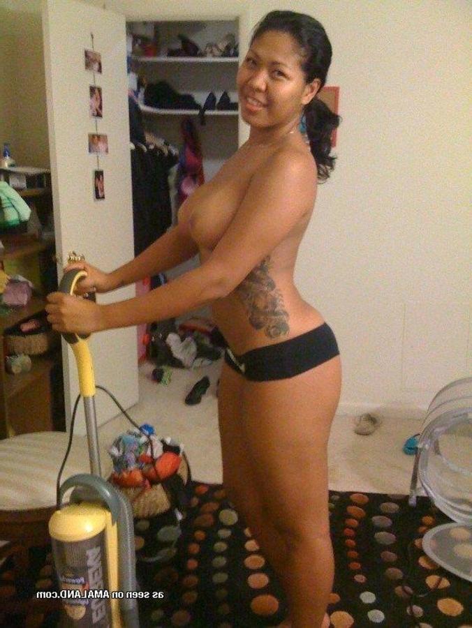 10P Sexy heavy-chested babes showing off their big breasts
