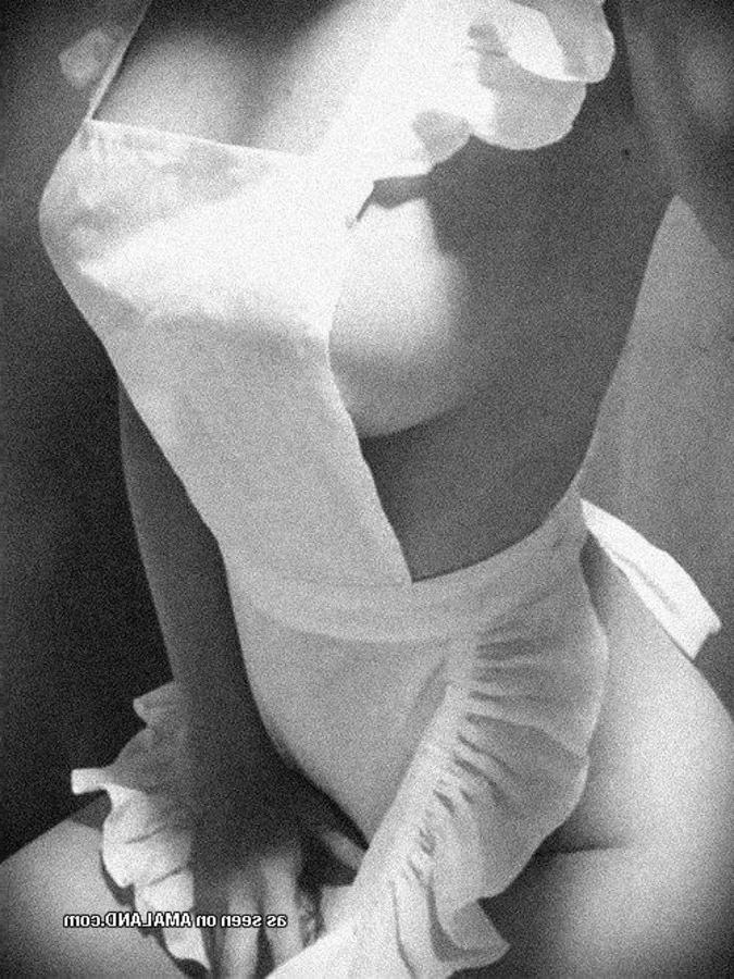 10P Hot heavy-chested amateur babes posing sexy