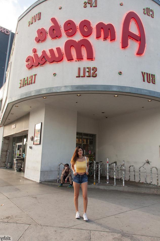 16P Busty teen flashing