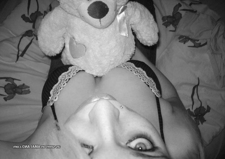 11P Picture compilation of a cocksucking amateur gothic babe