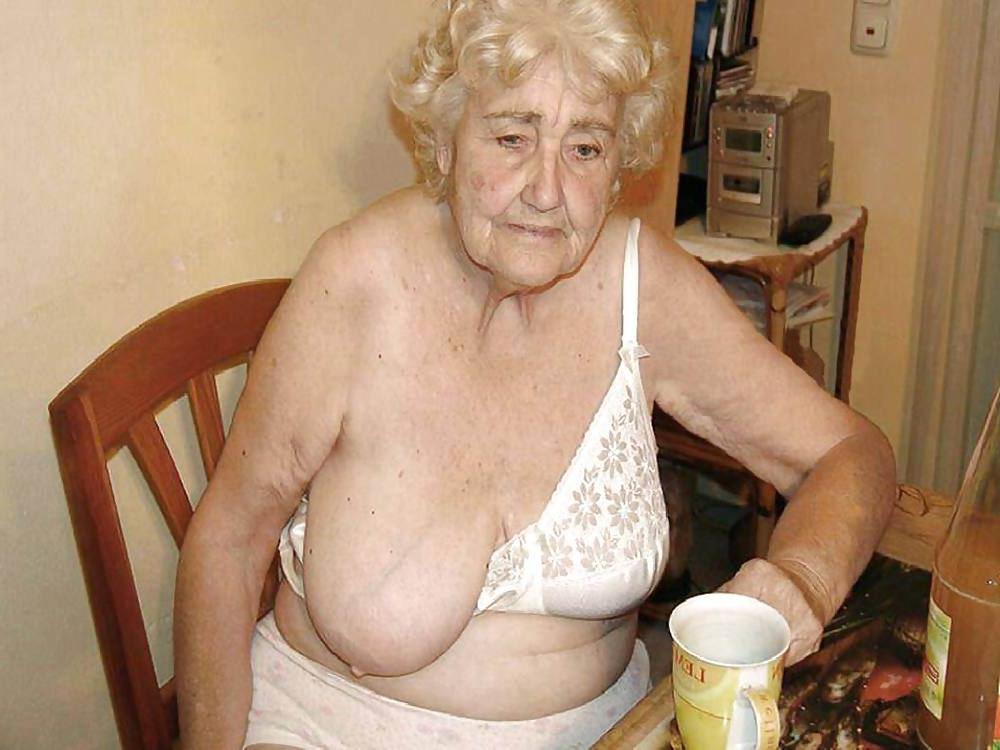 16P filthy old grannies posing and in action