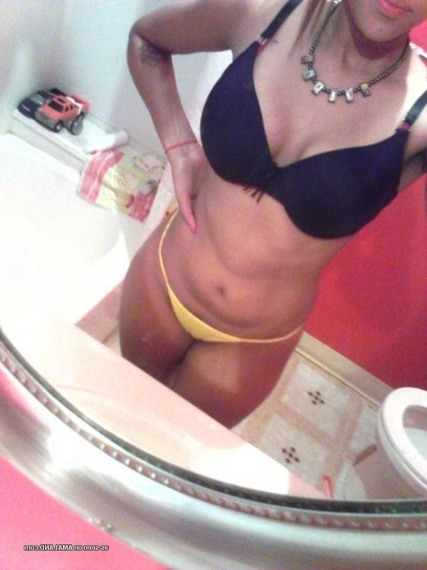 12P Steamy hot sexy inked busty amateur chick camwhoring