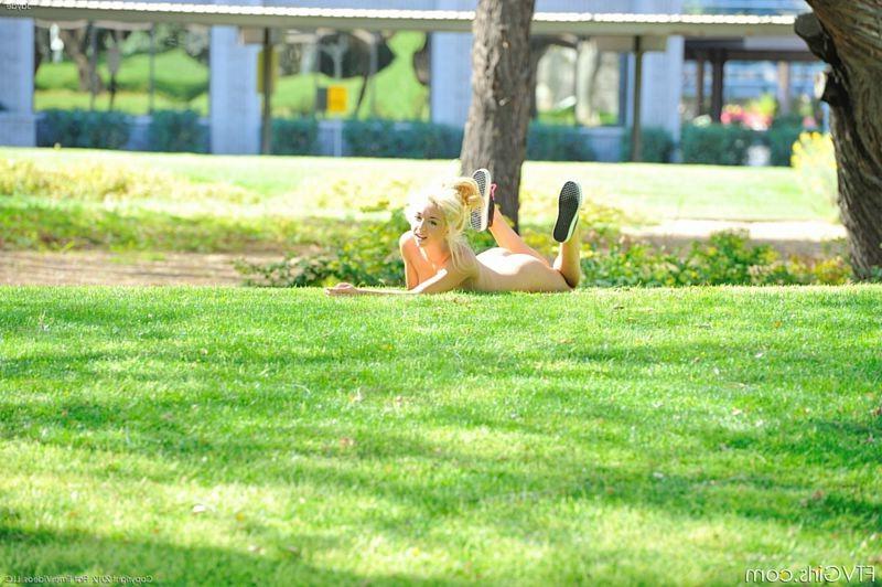 15P Daring blonde girl does naked cartwheels in the park