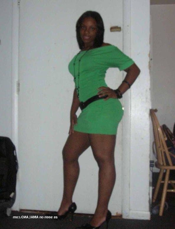 10P Hot picture compilation of amateur ebony chicks showing off their juicy ass