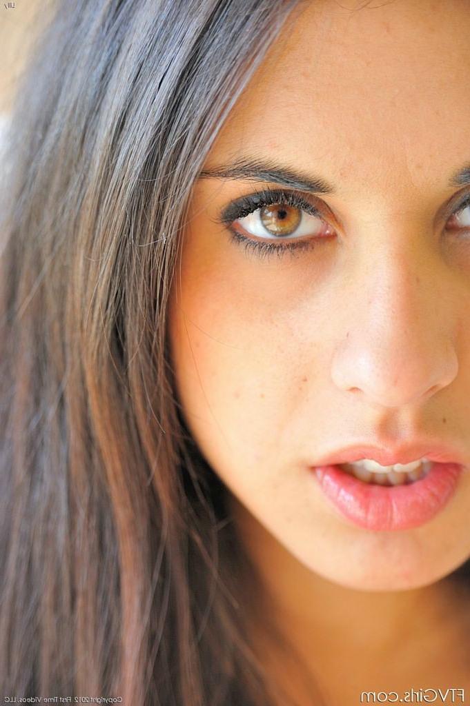 15P Half Indian model spreads her delicious pussy lips