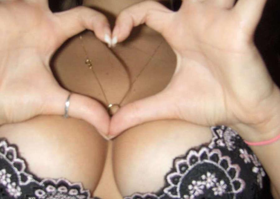 10P Picture compilation of a chick exposing her round breasts