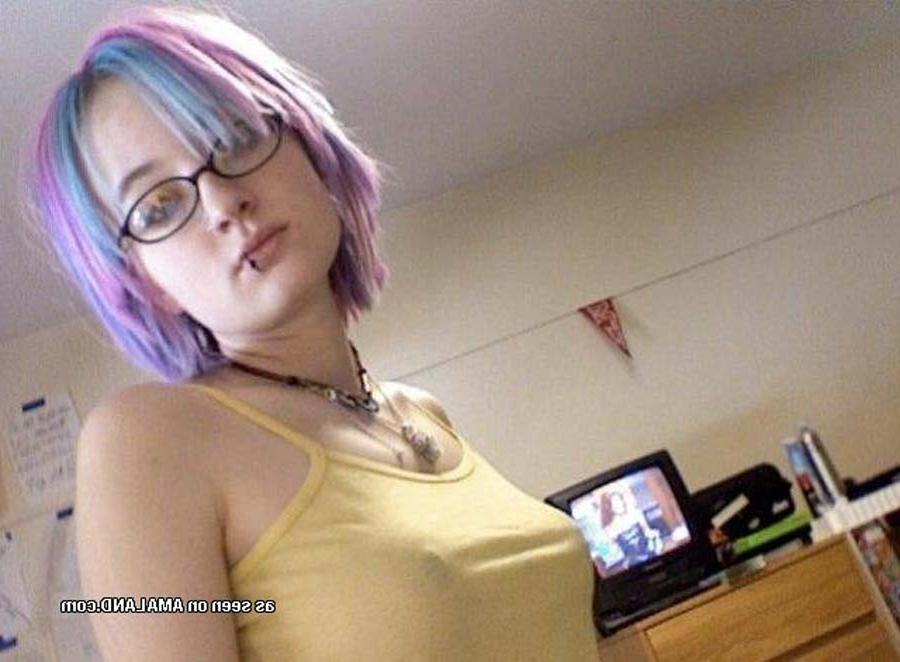 5P Photo compilation of an amateur hot alternative babe showing her tits