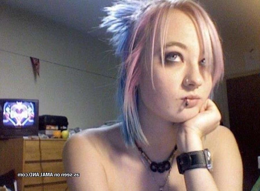 5P Photo compilation of an amateur hot alternative babe showing her tits