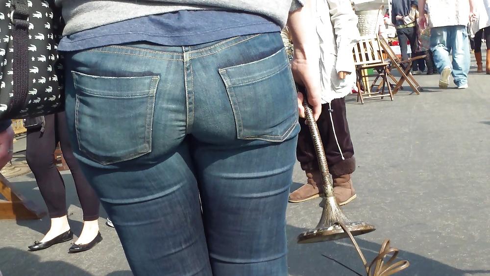 25P Sexy teen chubby butt & ass in blue jeans