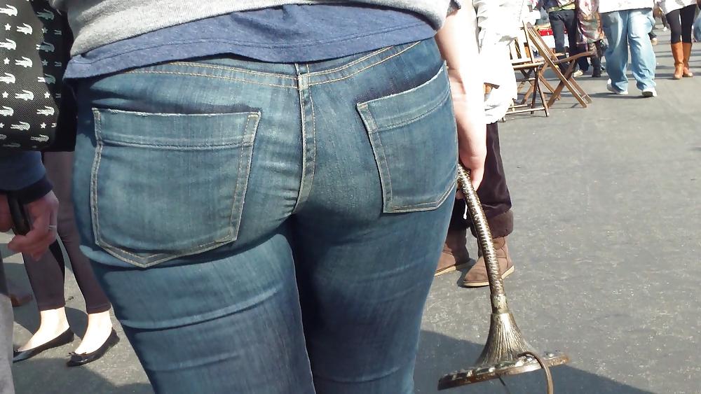 25P Sexy teen chubby butt & ass in blue jeans