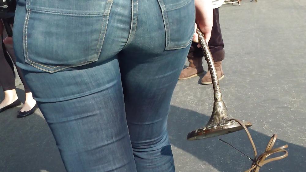 25P Sexy teen chubby butt & ass in blue jeans