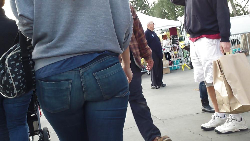 25P Sexy teen chubby butt & ass in blue jeans