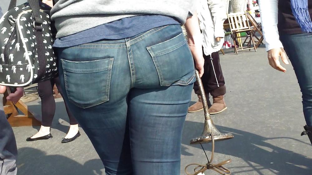 25P Sexy teen chubby butt & ass in blue jeans