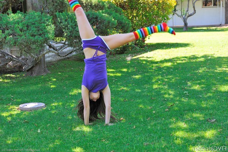 15P Flexible brunette does naked cartwheels in the park