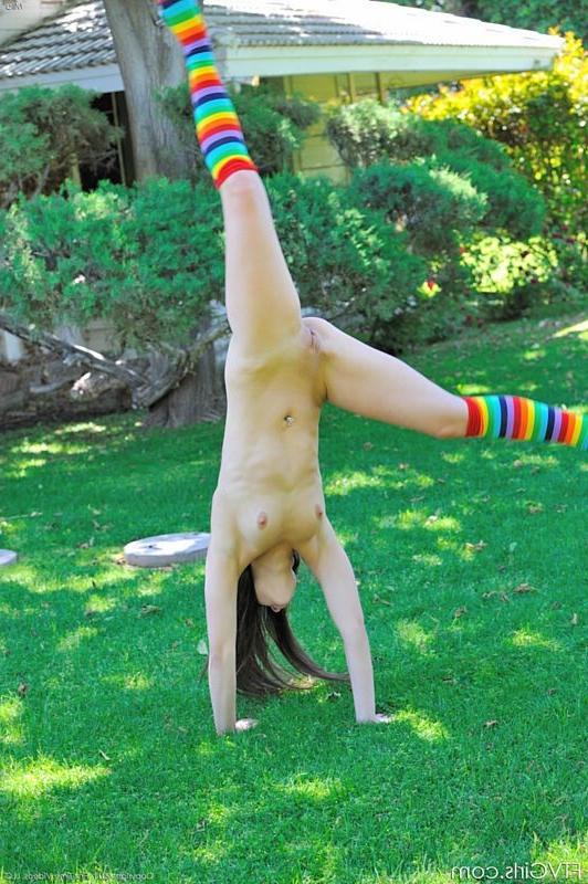 15P Flexible brunette does naked cartwheels in the park
