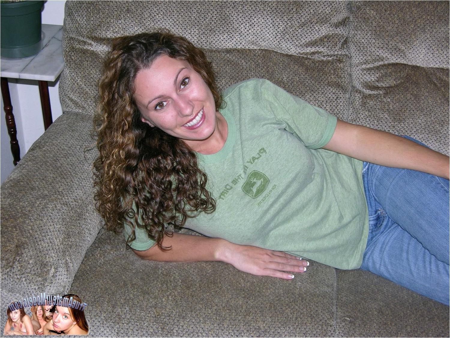 10P Amateur Babe Spreading Her Hairy Pussy