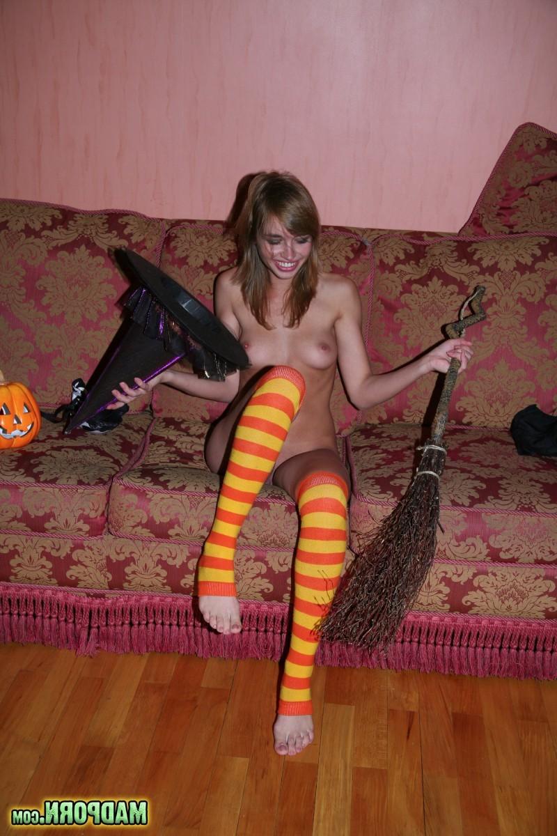 6P Girlfriends pose naked and fuck for hot naked halloween sets