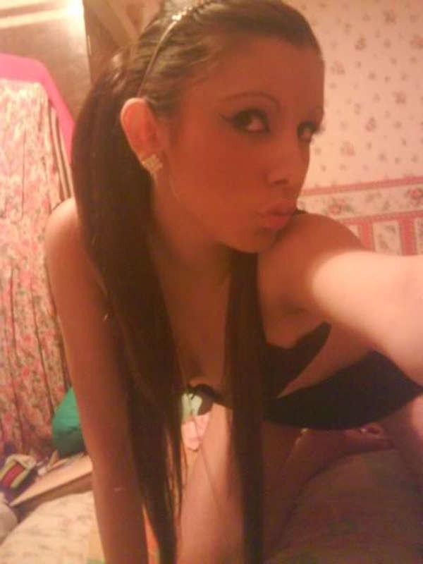 10P Nice compilation of selfpics of hot scene babes