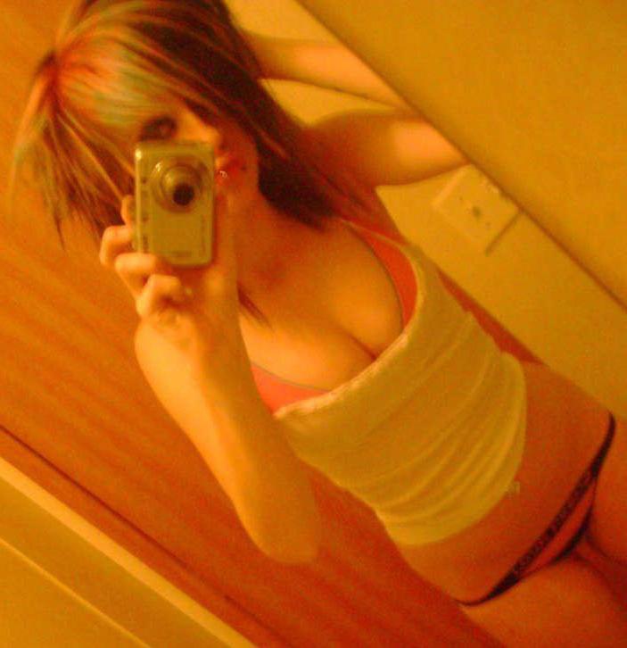 10P Nice compilation of selfpics of hot scene babes