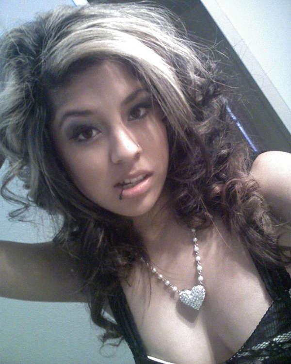 10P Nice compilation of selfpics of hot scene babes
