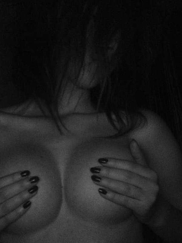 10P Hot compilation of a naked emo chick's sexy selfpics