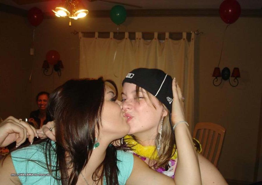 10P photo compilation of naughty amateur lesbians