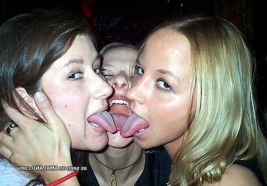 10P photo compilation of amateur horny liplocking lesbians