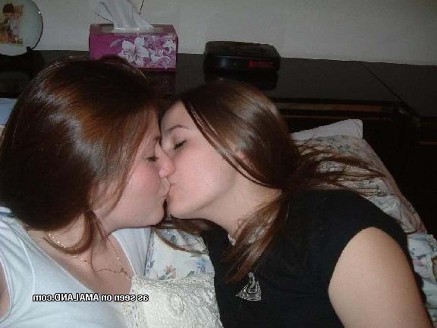 10P photo compilation of amateur horny liplocking lesbians