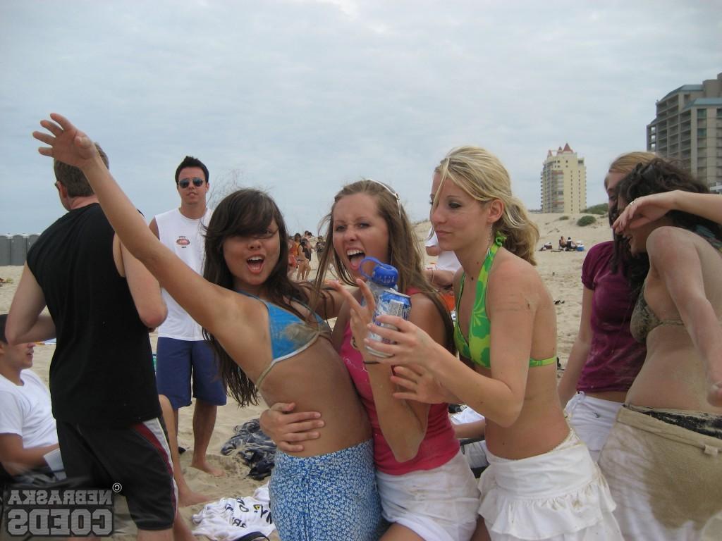 15P Busty Leihla Leionni fingering her pussy at Nebraska Coeds