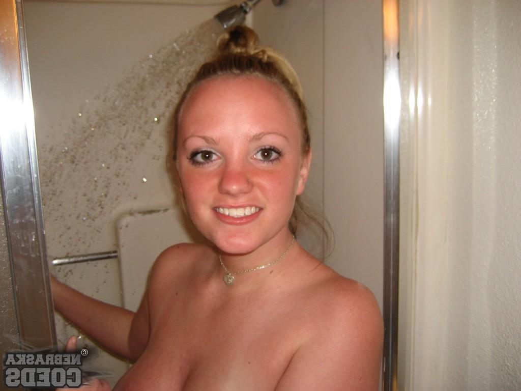 15P Busty Leihla Leionni fingering her pussy at Nebraska Coeds