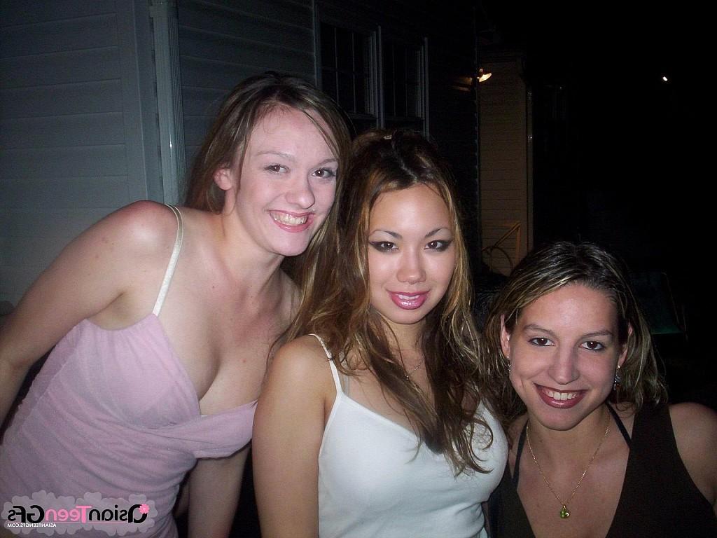 10P Naughty college Chicks going wild at the swimming pool
