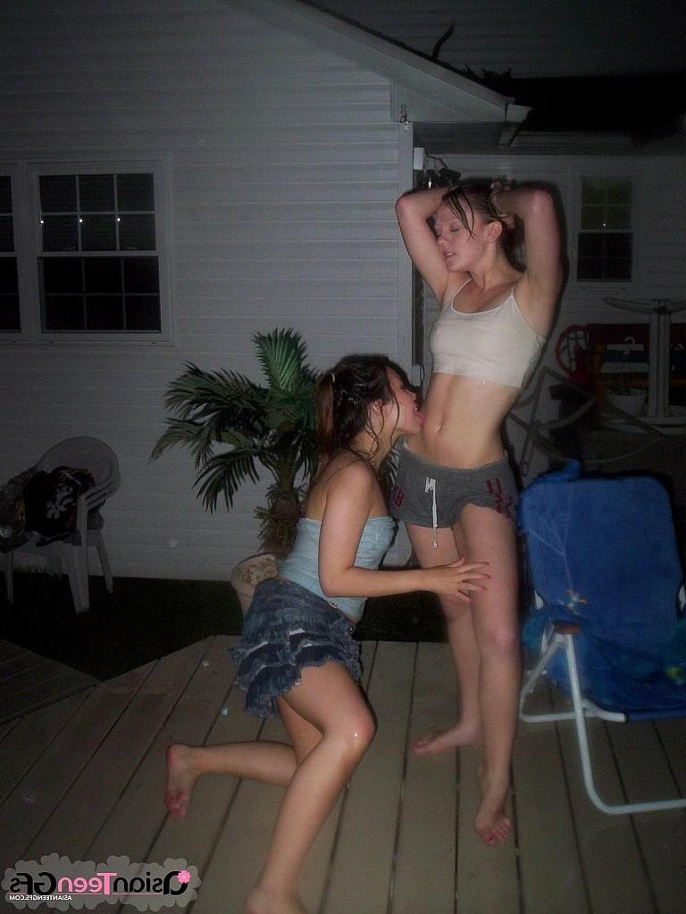 10P Naughty college Chicks going wild at the swimming pool