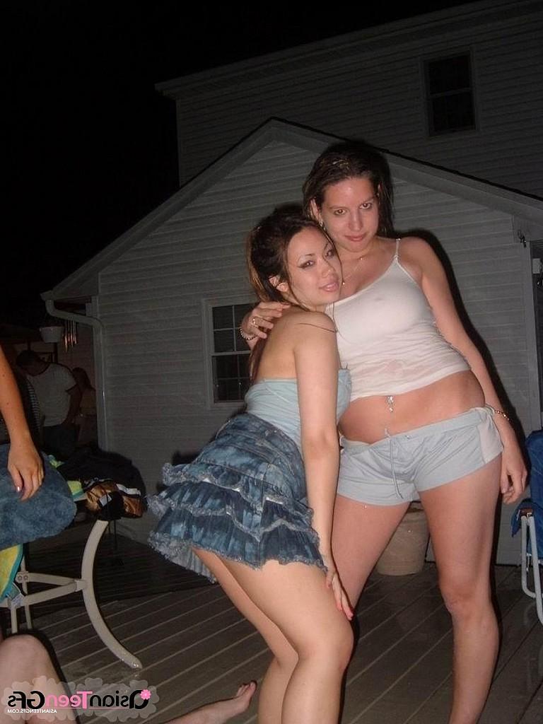 10P Naughty college Chicks going wild at the swimming pool