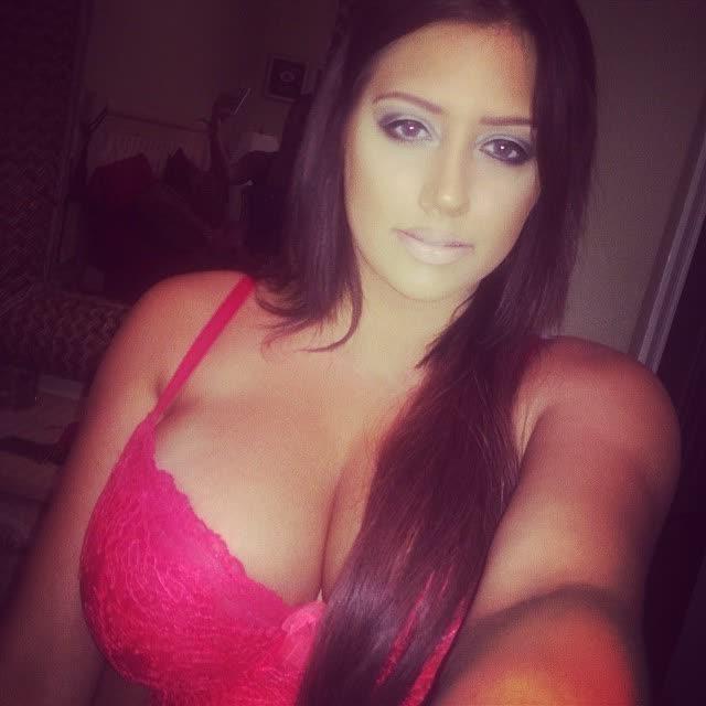 14P Hot busty babe shows off her huge tits at GF Melons