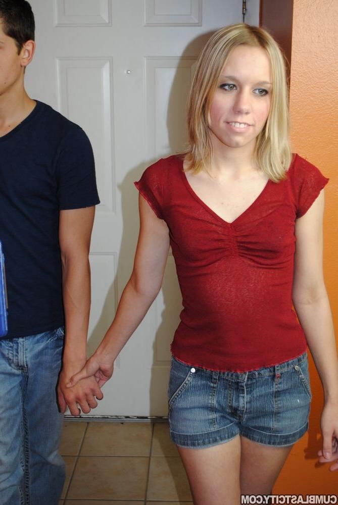 16P Amateur gets sprayed with facial cumshot