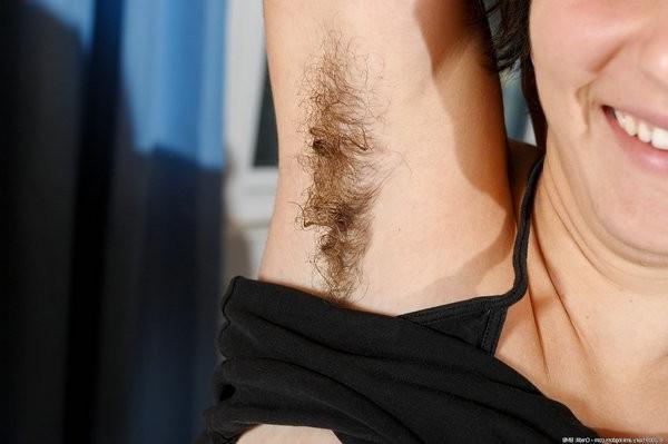 15P Cee Jay has got one thick lipped hairy muffin