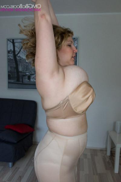 15P Busty amateur bounces her gigantic titties all around
