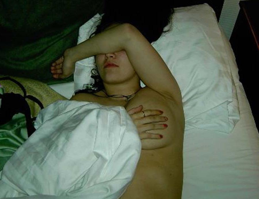 15P Busty amateur girlfriend showing her boobs