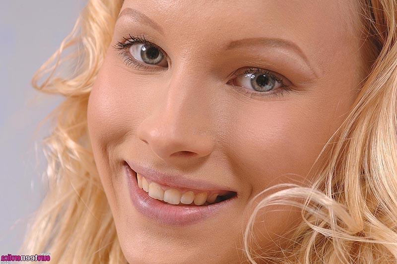 16P Nasty Gitta Blond plays with rattles in her happy holes