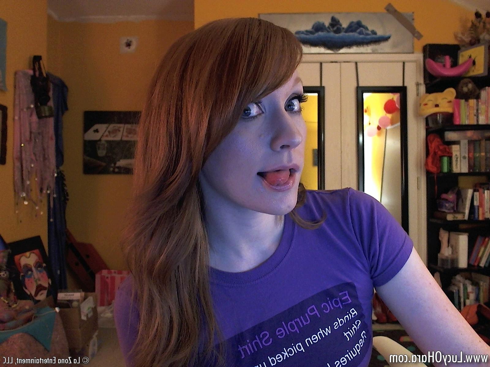 15P Busty redhead Lucy masturbates on cam show