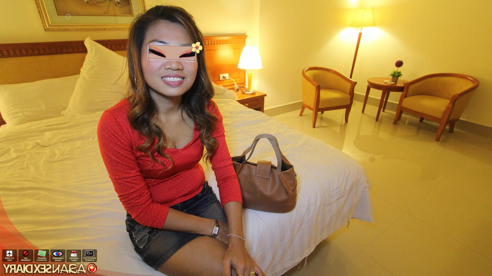 15P Horny Pattaya MILF desperate to get fucked by white tourist 